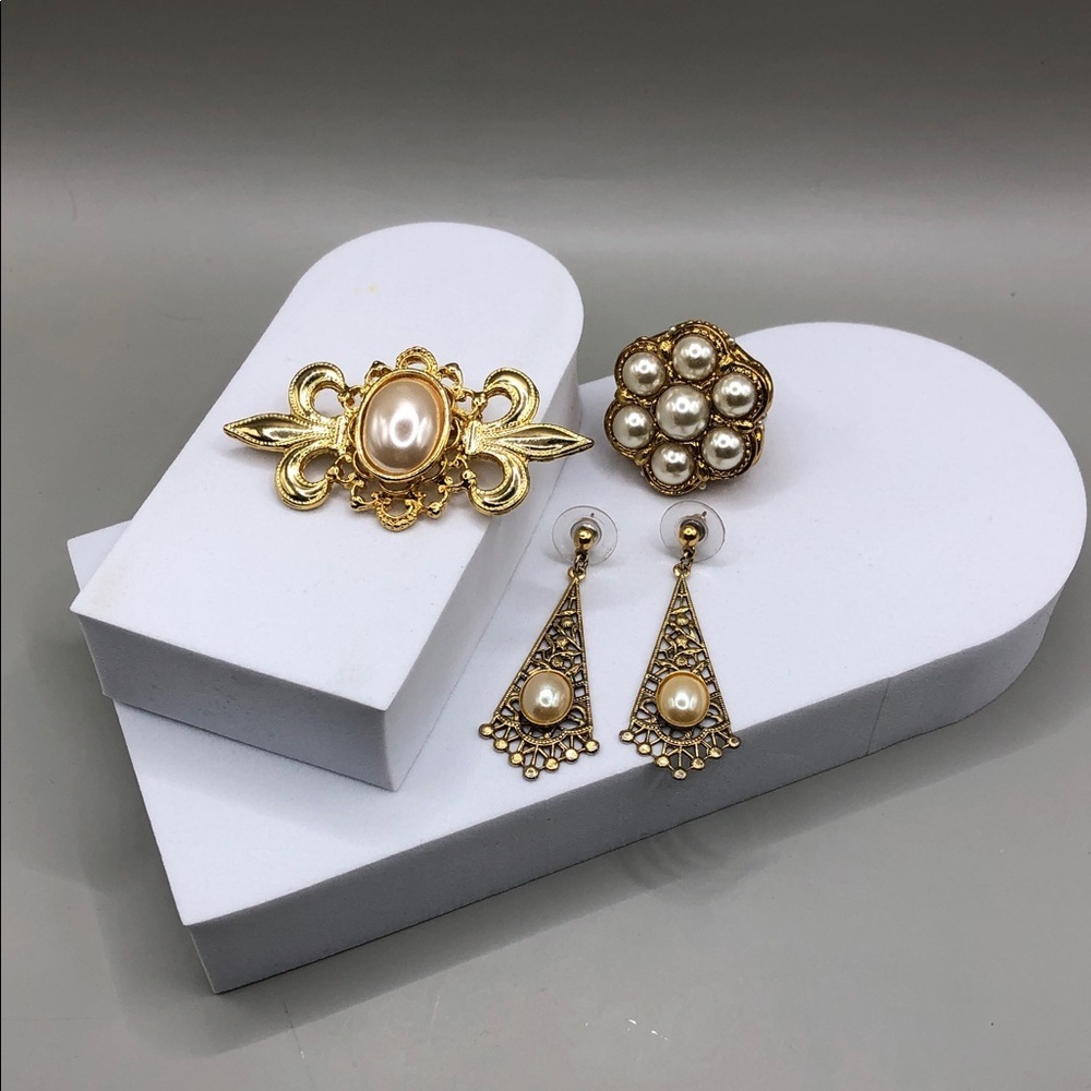 𝅺Curated Bundle Retro Glam Jewelry Set Earrings Brooch Ring Costume Jewelry.